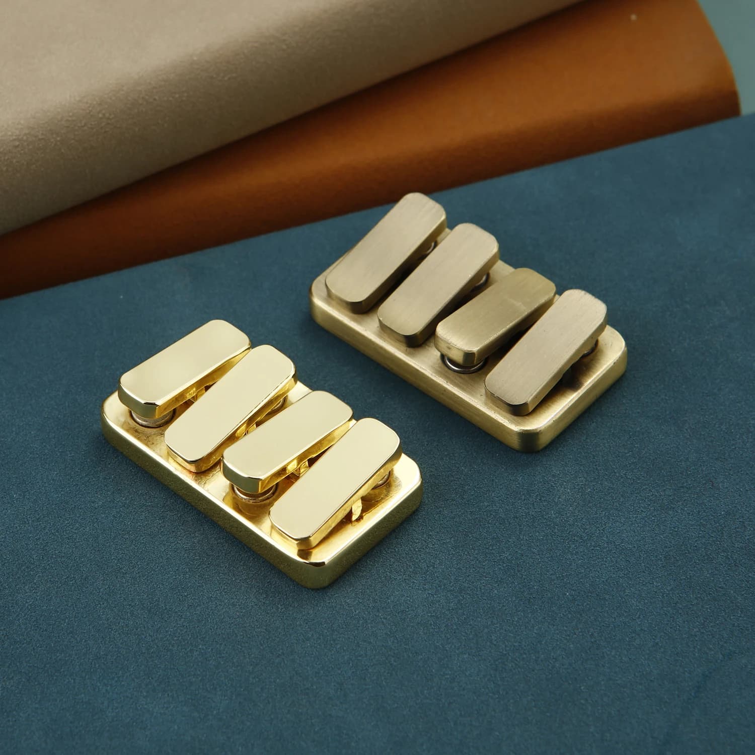 Giocattoli Sensoriali Mini in Metallo con Slider Magnetico, Giocattoli Antistress a Forma di Carta, Giroscopio da Dito, Giocattoli EDC per Adulti, Giocattoli da Scrivania per Ufficio