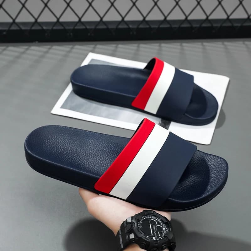 2025 Men's and Fashionable Women's Slippers Summer Flat Sandals Slippers for families lightweight pair indoor non-slip shower shoes