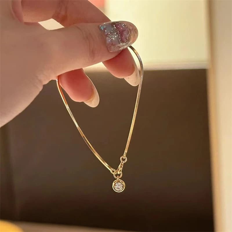Bracciale di lusso in acciaio inossidabile, nuovo bracciale da donna minimalista di alta gamma con ciondolo a lama in zircone, gioiello da festa, idea regalo