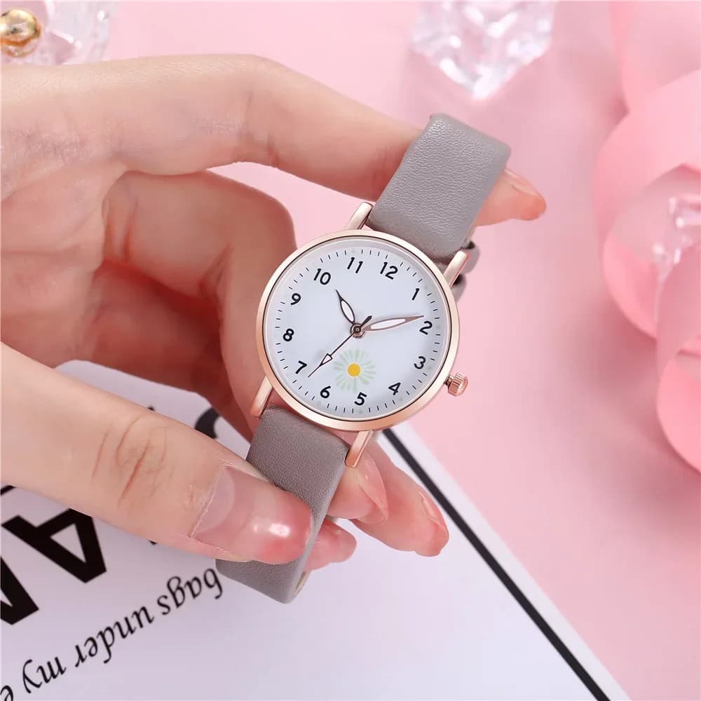 Fashionable Women's Wrist Watch Lightweight Women's Simple Wrist Watch Quartz Wrist Watch with Casual Leather Strap Montre Femme Relogio Female