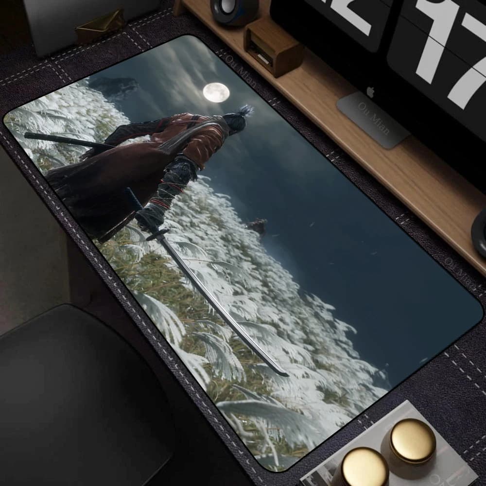 Tappetino per Mouse Grande Sekiro con Superficie in Tessuto, Base Antiscivolo in Gomma, Bordi Cuciti, Impermeabile e Portatile per Giocatori e Lavoro