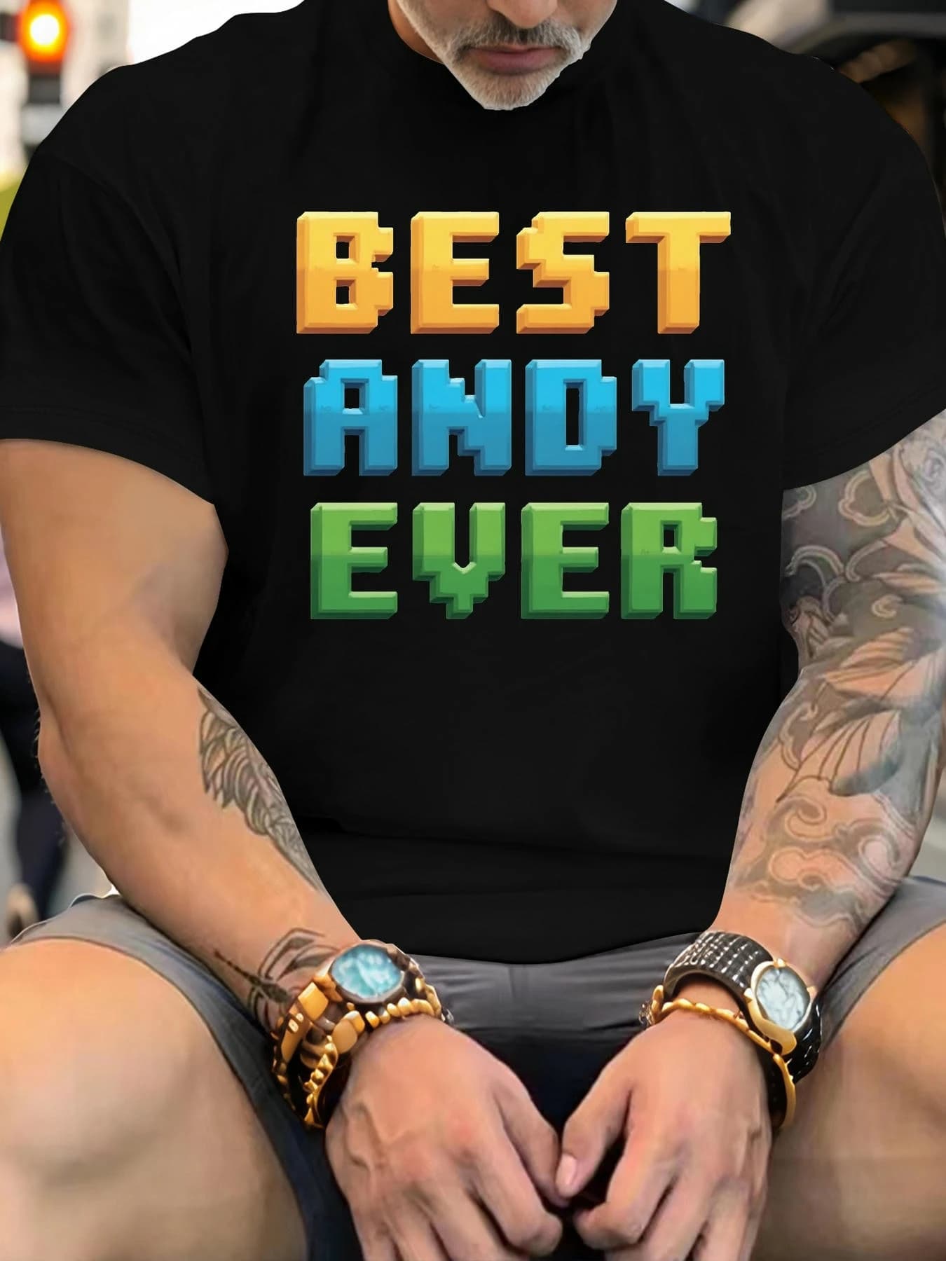 T-shirt nera da uomo con testo pixel art “BEST” (Giallo), “ANDY” (Blu), “EVER” (Verde) | Abbigliamento Casual alla Moda per il Tempo Libero
