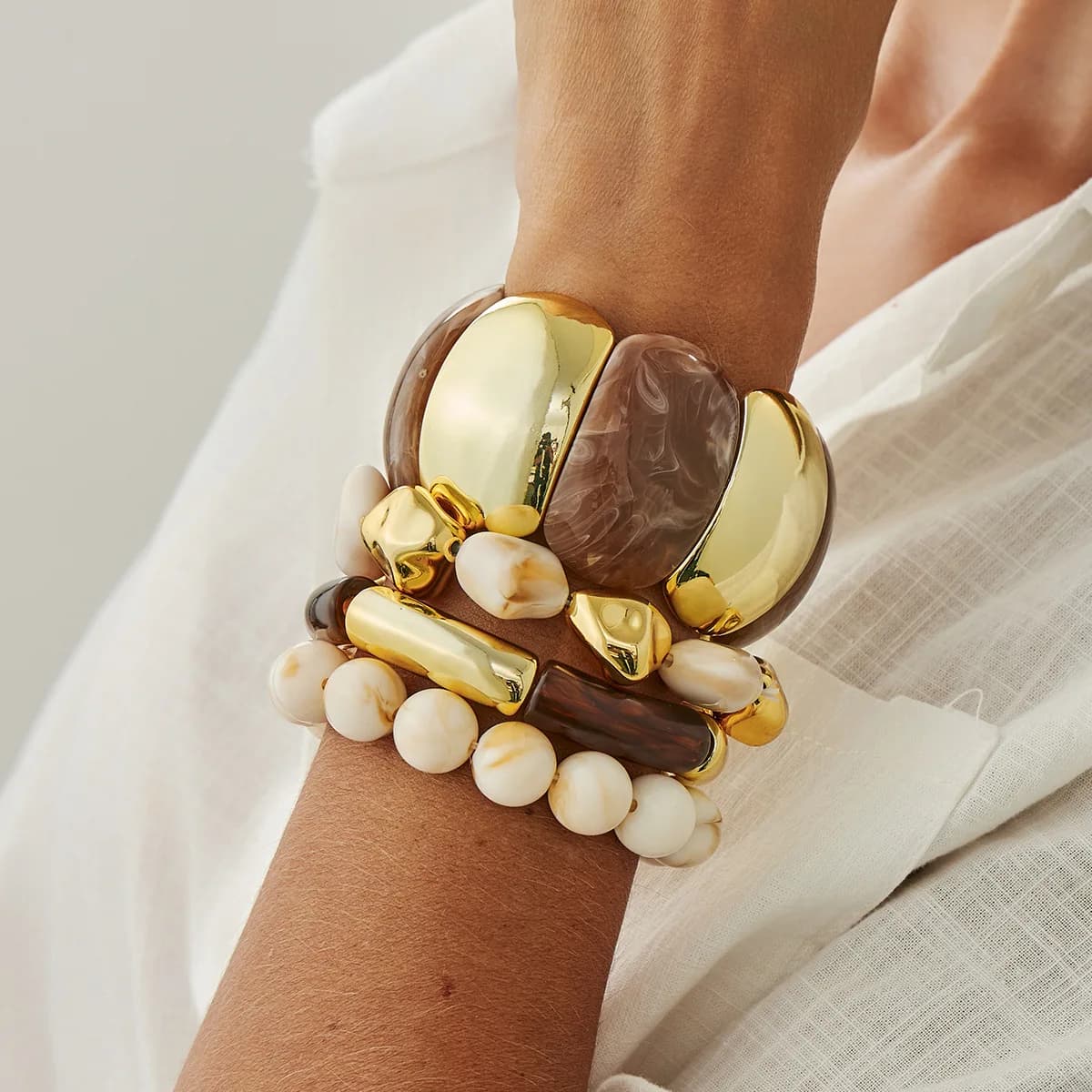 KMVEXO Vintage Brown Resin Acrylic Irregular Bangles for Women Geometric Wide Chunky Elastic Bamboo Bead Bracelets Hand Jewelry