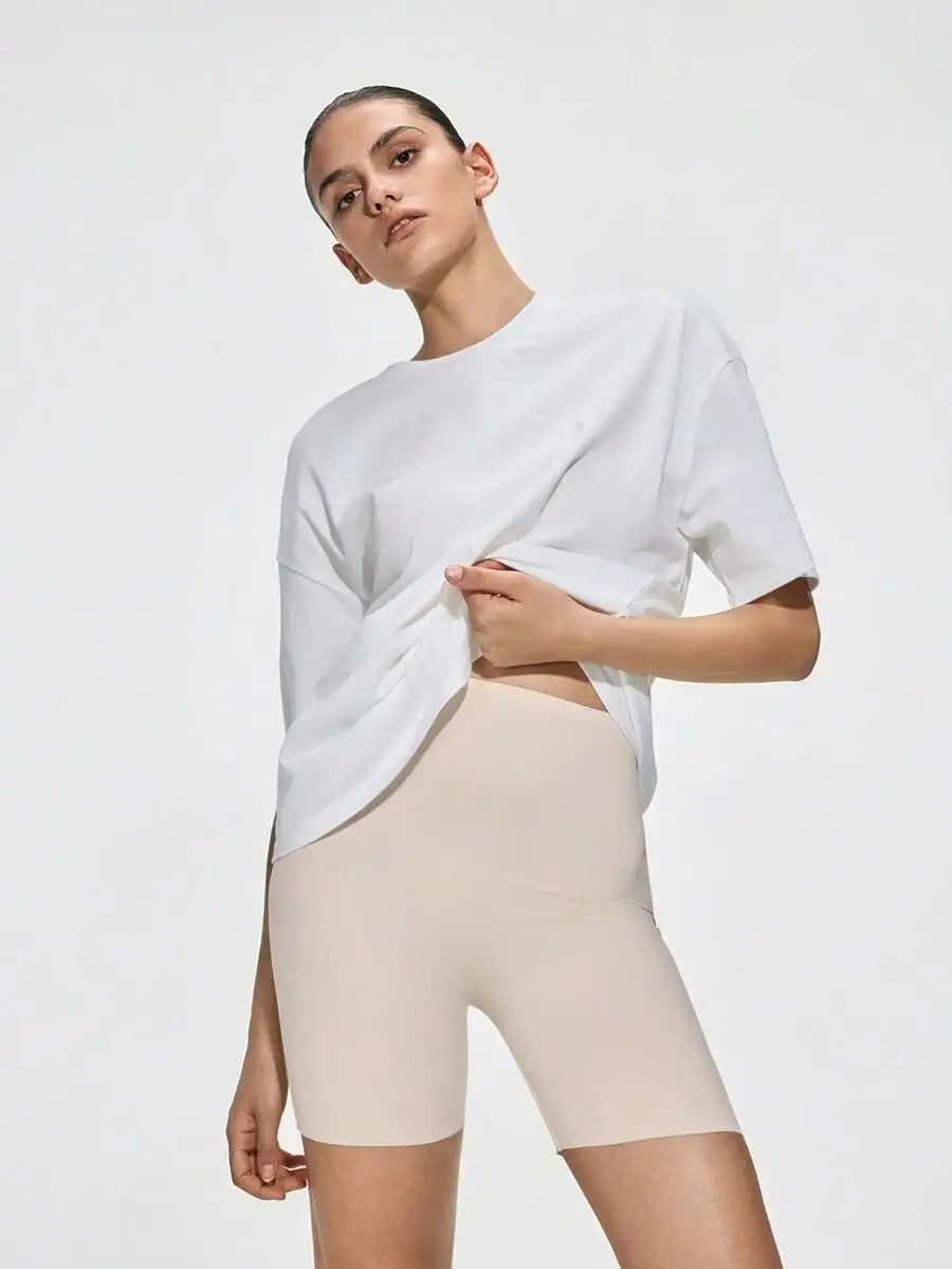 Pantaloncini modellanti a tinta unita con effetto contenitivo e push-up per donna