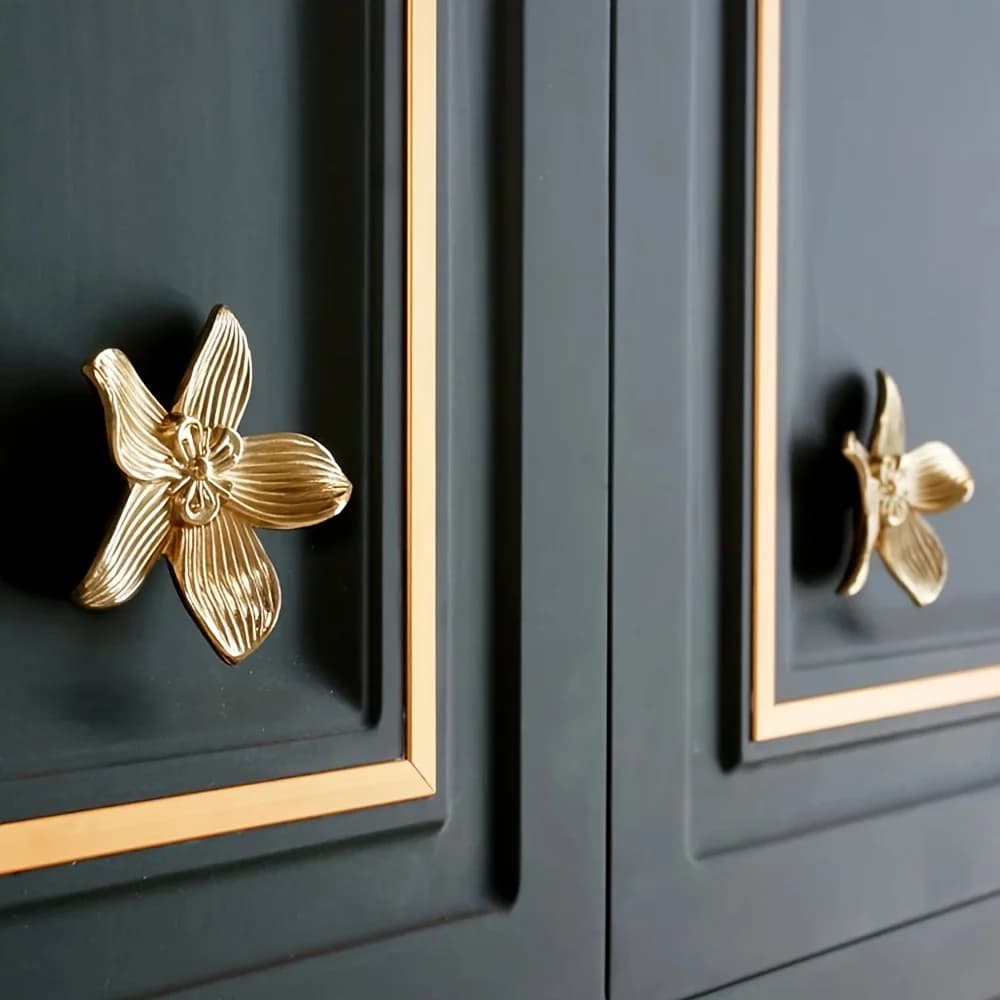 Matte Golden Flower Zinc Alloy Cabinet Knobs Drawer Pull Handles for Wardrobe Kitchen Dresser with Mounting Screws