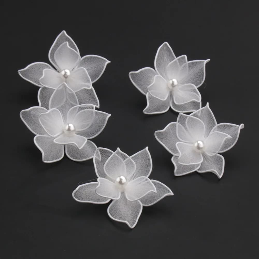 Elegante Fermaglio per Capelli con Fiore in Seta, Accessorio Floreale Multistrato Bianco, Clip Laterale per Acconciature da Sposa