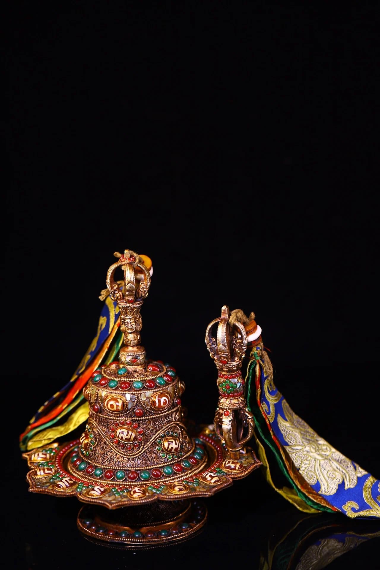 8"Old Xizang Folk Collection Old Tibetan Silver Gilded Mosaic Gem gZi Beads Mahakala Old Ringing Bell Vajra Base plate Amulet