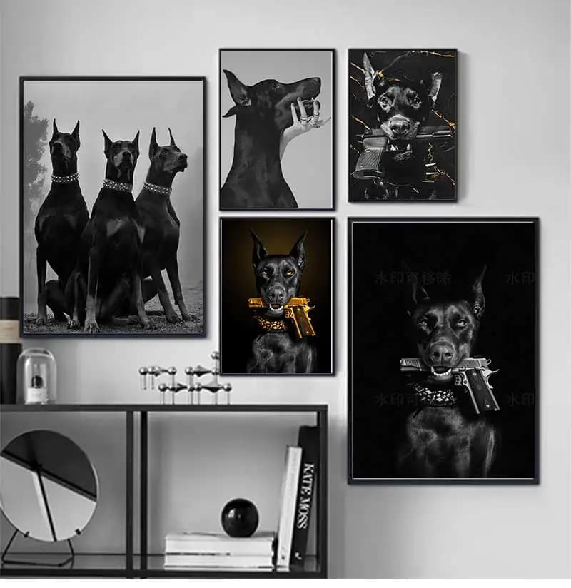 Modern Fashion Black Doberman Dog con Golden Pistol Poster Canvas Painting Luxury Animal Wall Art Picture for Living Room Decor