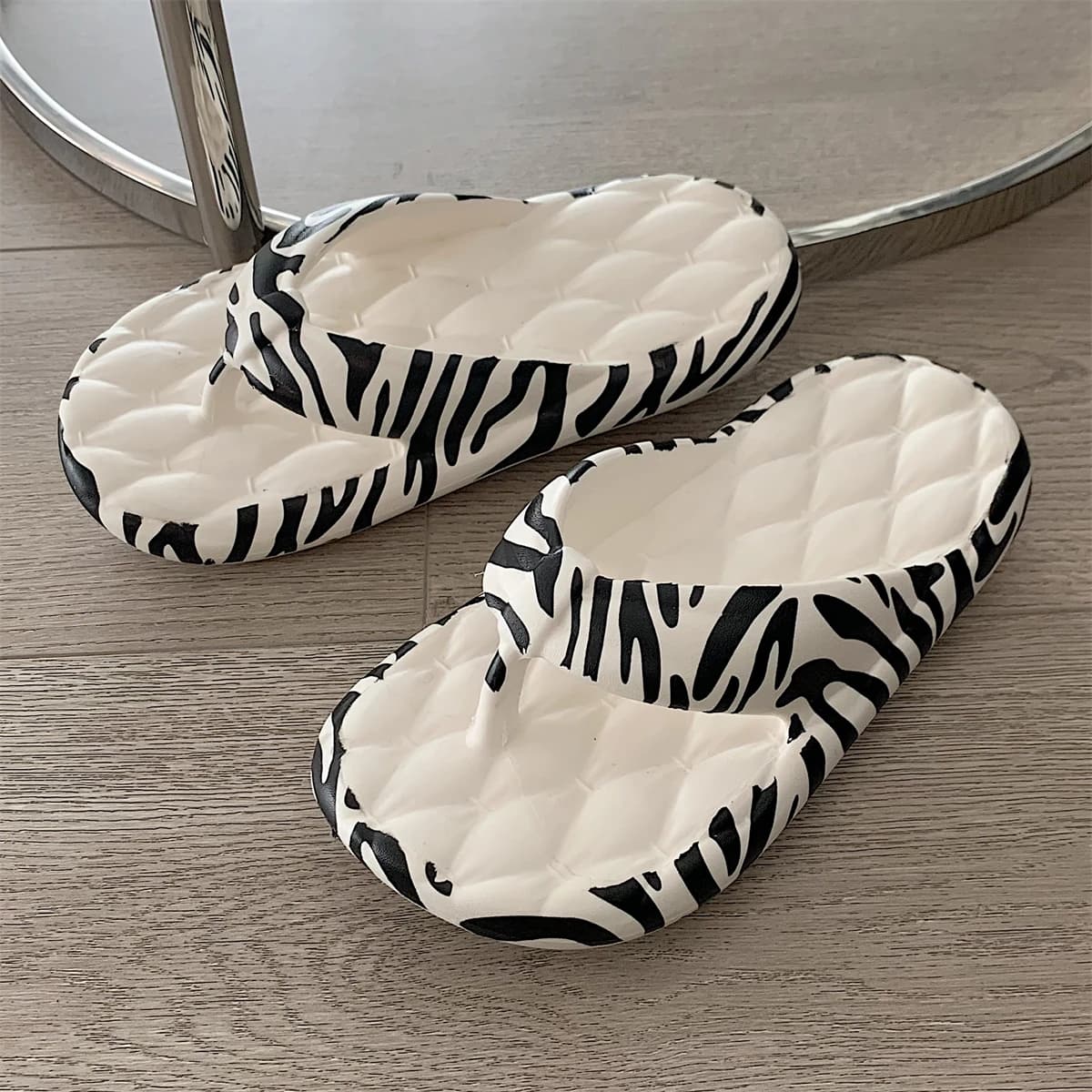Cool Street Style Zebra Print Thong Slippers Anti-Slip Women's Summer Thick Bottomed Slip-On Shoes Casual Low Heel EVA