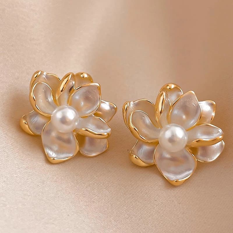 Orecchini a Perno Coreani con Perle Imitate e Gocce d'Olio a Forma di Fiore per Donne, Eleganti Orecchini in Metallo a Petalo, Gioielli alla Moda per Feste e Appuntamenti, Regali
