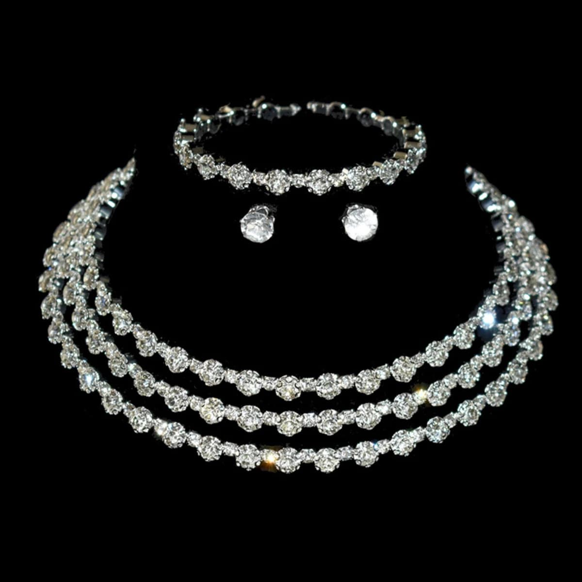 Set da donna di collane, orecchini, bracciali, accessori per feste di matrimonio, lusso leggero, minimalista e di fascia alta con strass