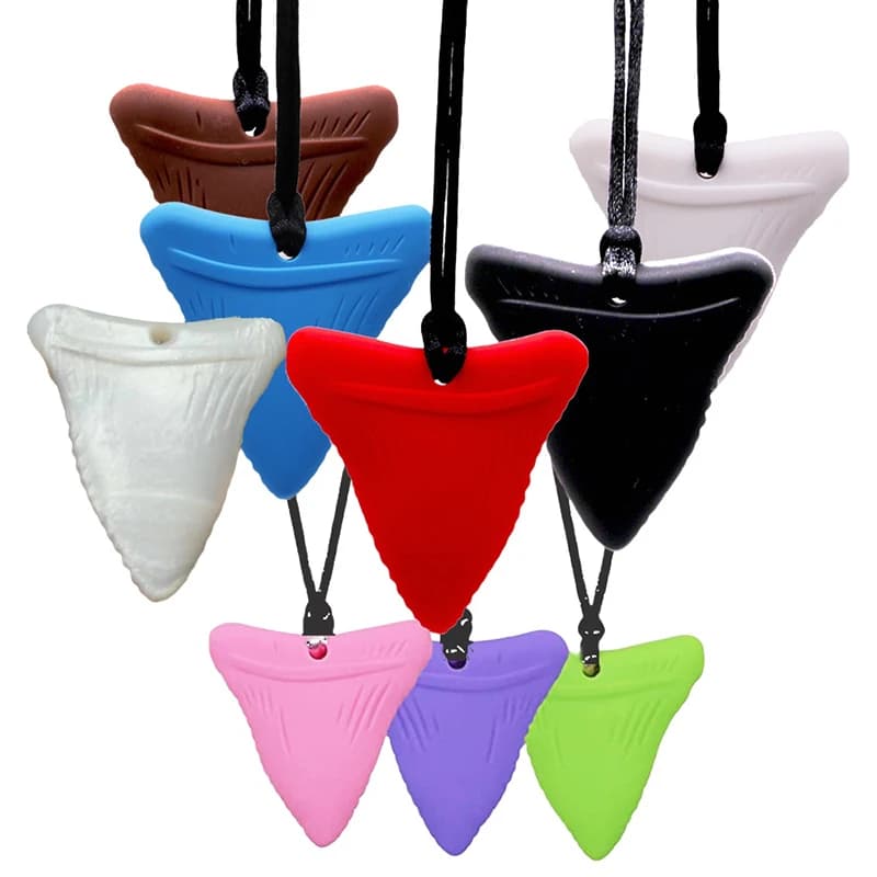 Collana da masticare in silicone per massaggiagengive a forma di dente di squalo per autismo che mordono masticare la cura del bambino Perline senza BPA