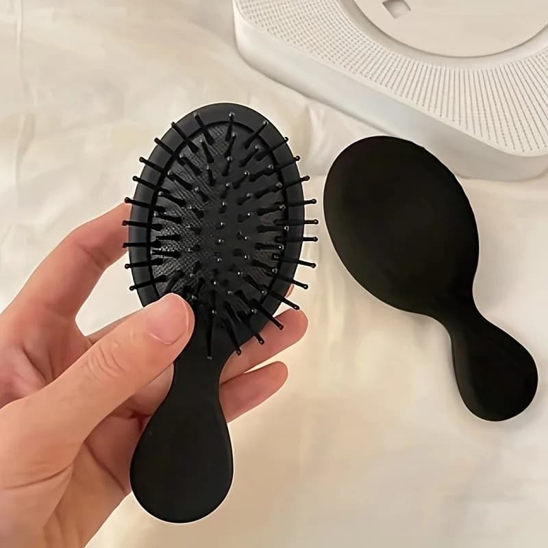 Mini Spazzola da Viaggio con Cuscino d'Aria, Design Ergonomico, Manico Opaco, per Districare Delicatamente e Massaggiare il Cuoio Capelluto
