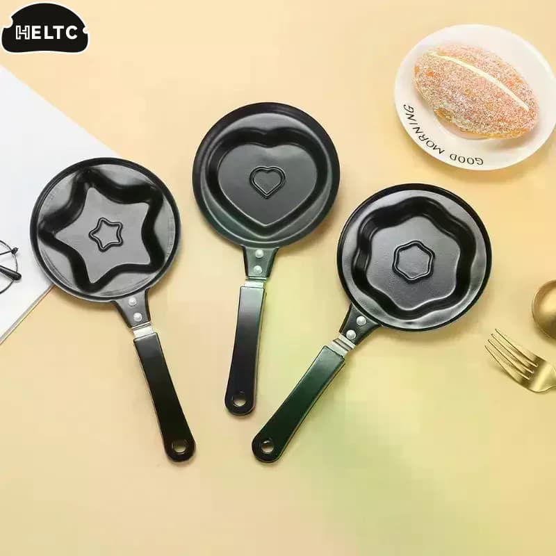 Mini Heart Shaped Padella for Eggs and Pancake, in Black Ghisa, No Cover, for Breakfast
