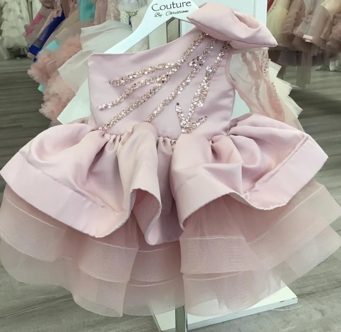 Squisito principessa monospalla abito da ragazza di fiori decorazione con paillettes applicazioni di perline abiti abiti a rete solida a cascata