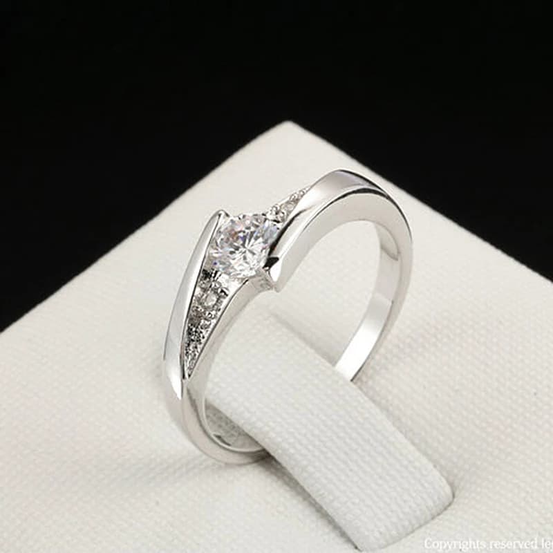 Gioielli in argento classico con zirconi cubici di moda e anello di fidanzamento per donna ZYR504
