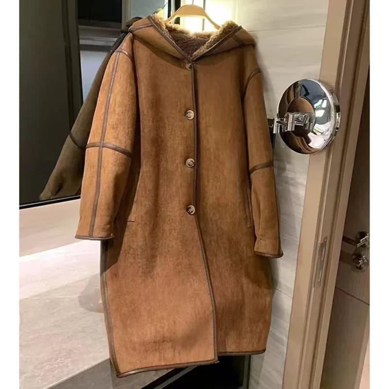 2026 Cappotto di pelliccia di agnello double-face da donna invernale con cappuccio monopetto vintage marrone lungo soprabito casual allentato moda tuta sportiva