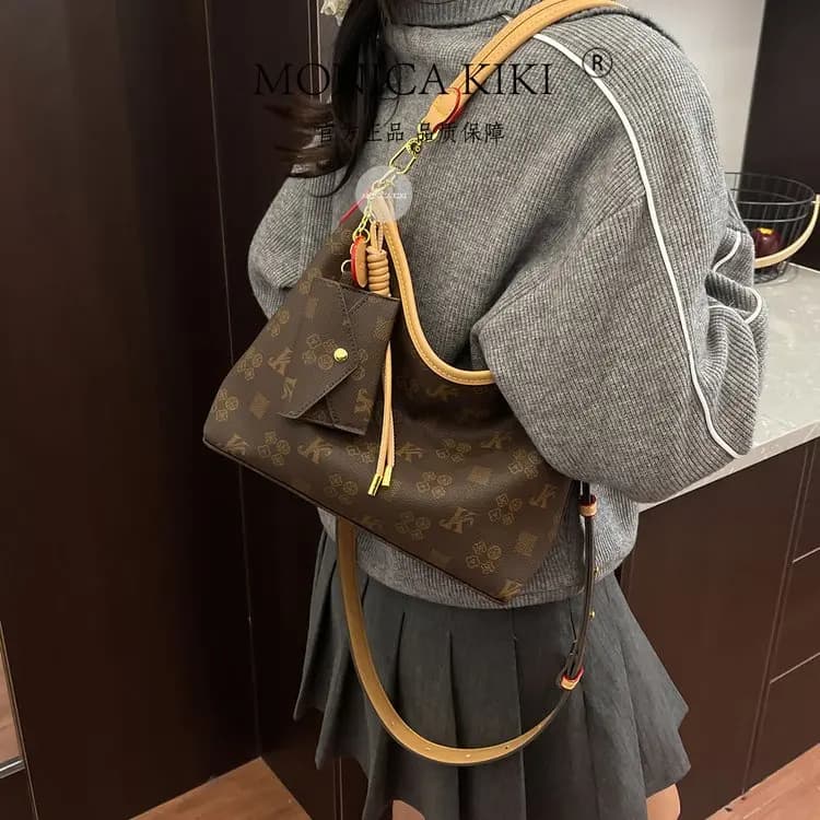 Borsa Fasciatoio Classica di Design Parigino Grande Capacità per Donna, Elegante in Pelle, Unica, per il Tempo Libero e il Business, a Tracolla