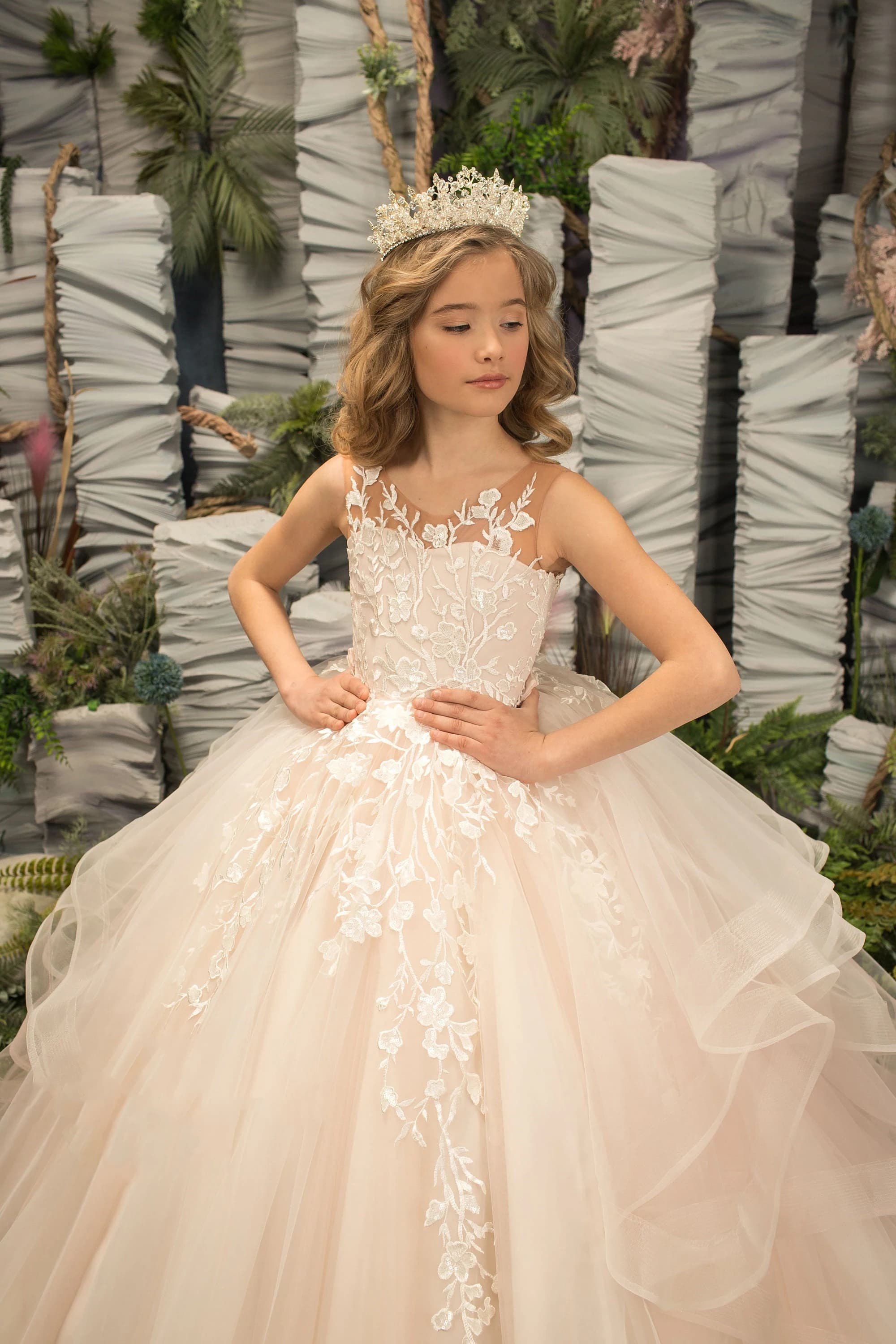 Abito da ragazza di fiore personalizzato per matrimonio Tulle Puffy Applique Lunghezza pavimento Principessa Festa di compleanno per bambini Abiti da ballo per prima comunione