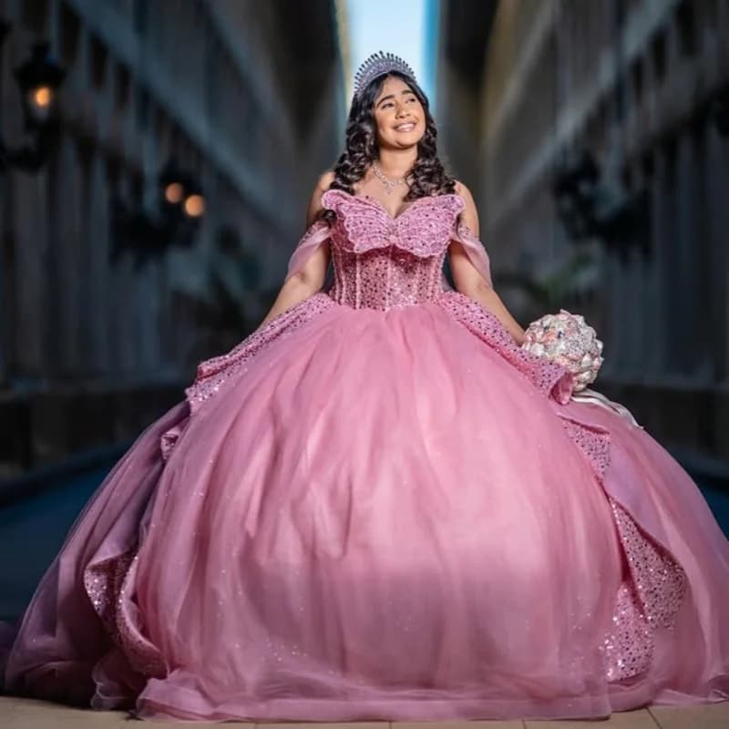 Abiti Quinceanera rosa lucido personalizzati con spalle scoperte applique con paillettes farfalla Coda lunga Fiocco Vestido 15 Quinceanera