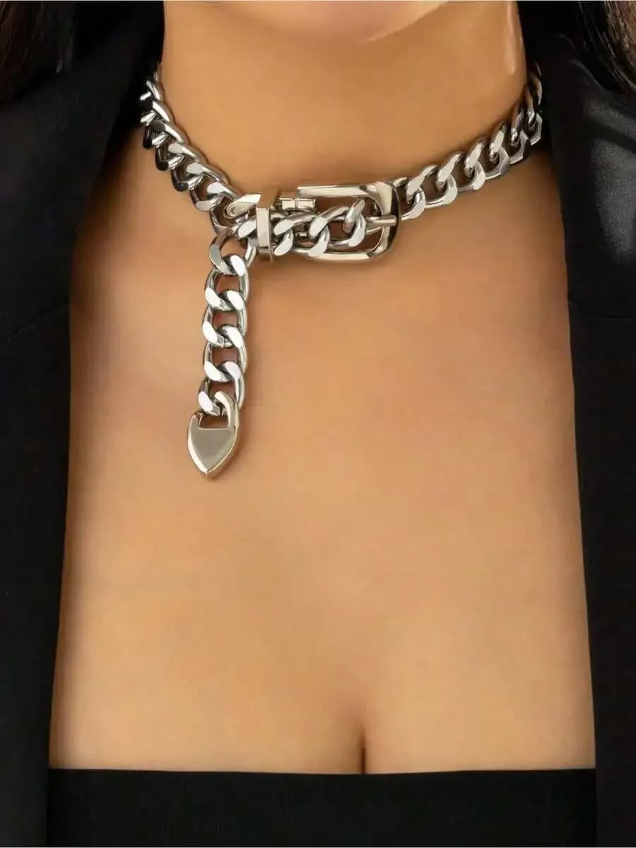 Collana delicata adatta per regalare a amici, compagni di classe o per le vacanze.