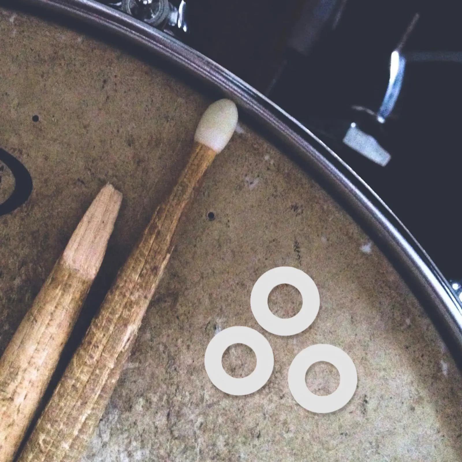 100 Pezzi di Piccole Rondelle per Tamburi, Distanziatori Bianchi, Cuscinetti in Plastica per Strumenti a Percussione, Riduzione dell'Attrito, Affidabili