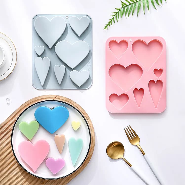 7 diversi stampi in silicone a forma di cuore per cioccolatini e torte con cubetti di ghiaccio in resina epossidica