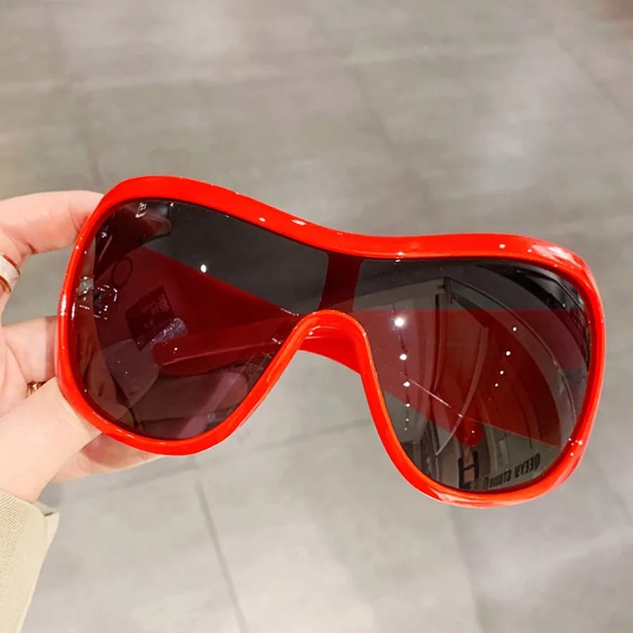 Occhiali da Sole Oversize Stile Scudo Rosso Vivace per Spiaggia e Feste