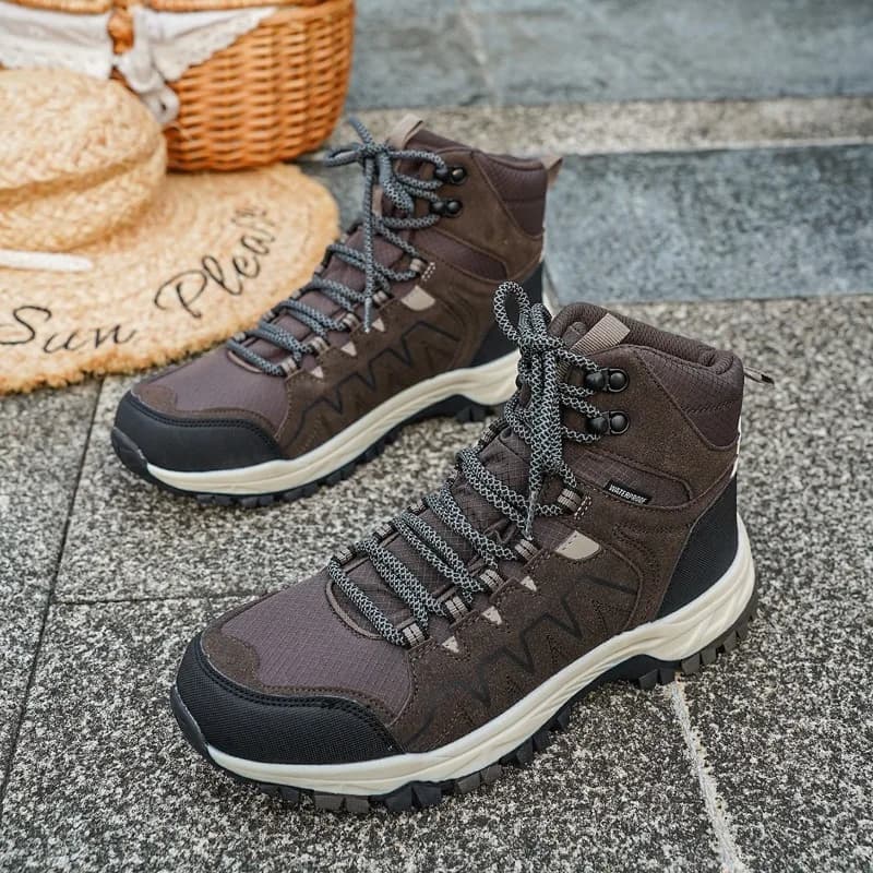 Stivali da uomo in pelle alta di nuova moda Stivali da combattimento traspiranti Stivali da trekking antiscivolo per esterni Scarpe da lavoro da moto da uomo