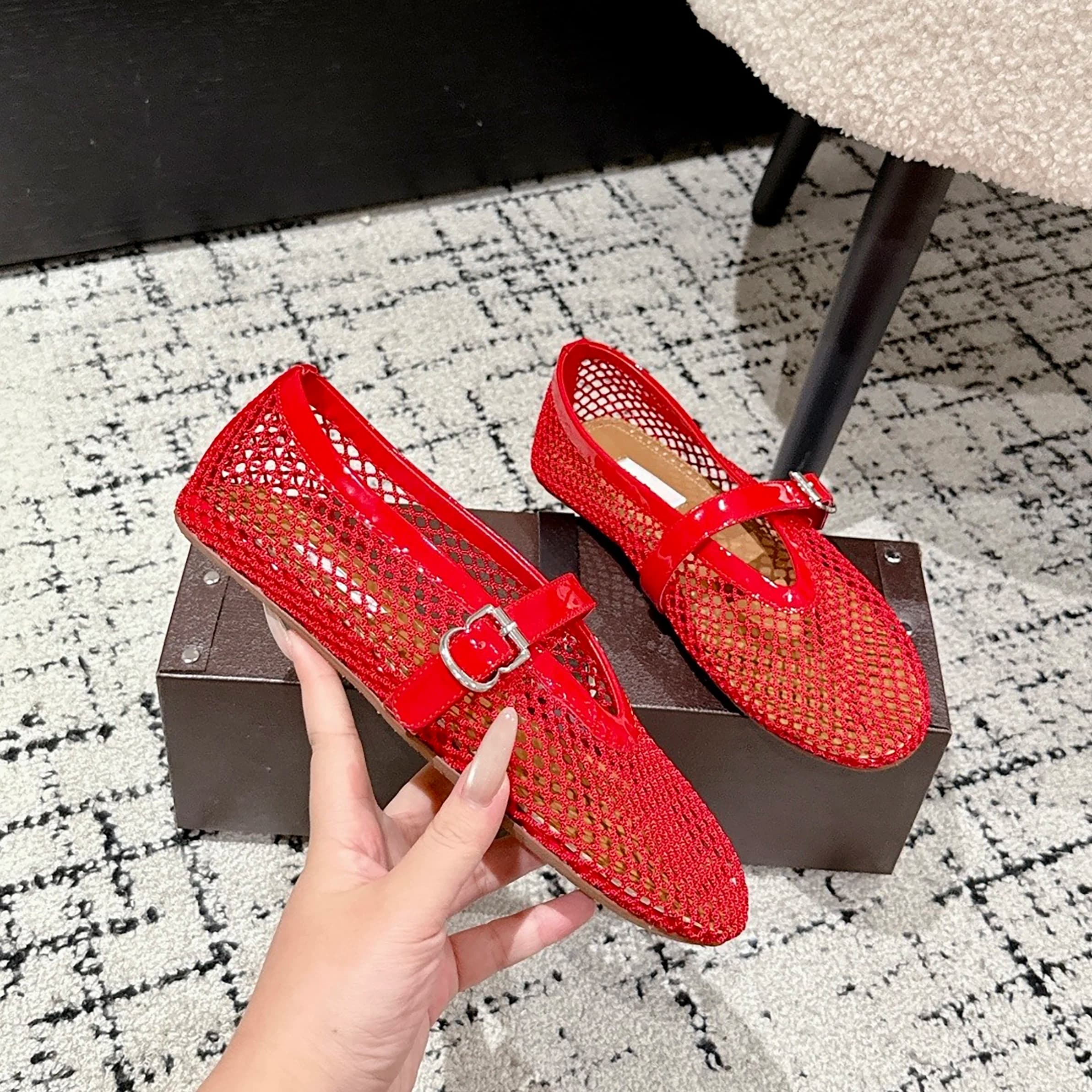 Scarpe Mary Jane piatte da donna in rete traspirante stile minimalista francese, punta tonda, rosse, collezione estate 2026