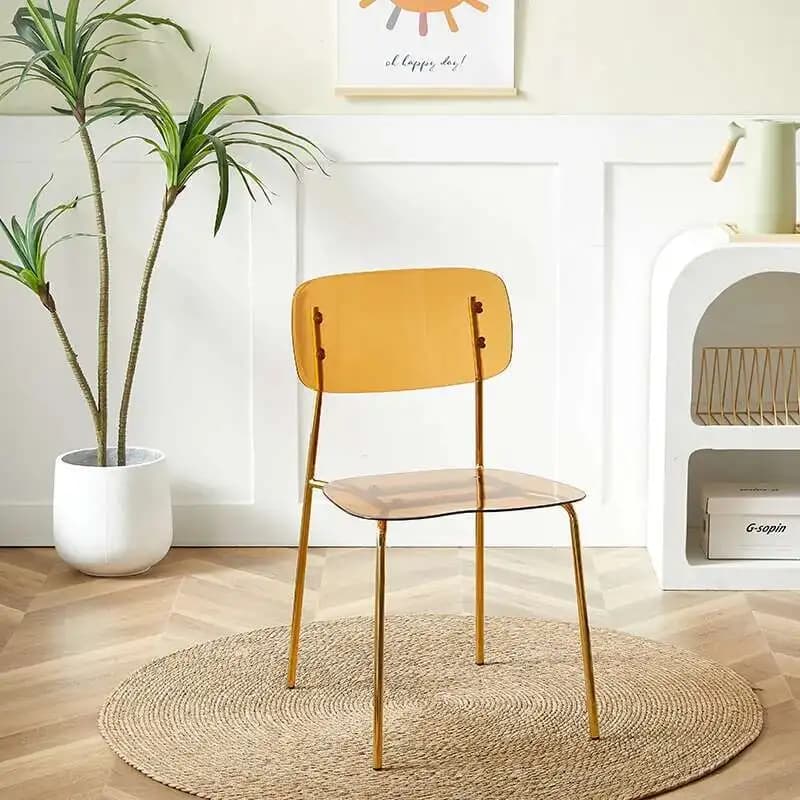 Sedia da pranzo da gioco mobile in plastica Schienale moderno nordico Sedia da pranzo dal design unico Mobili relax trasparenti Muebles