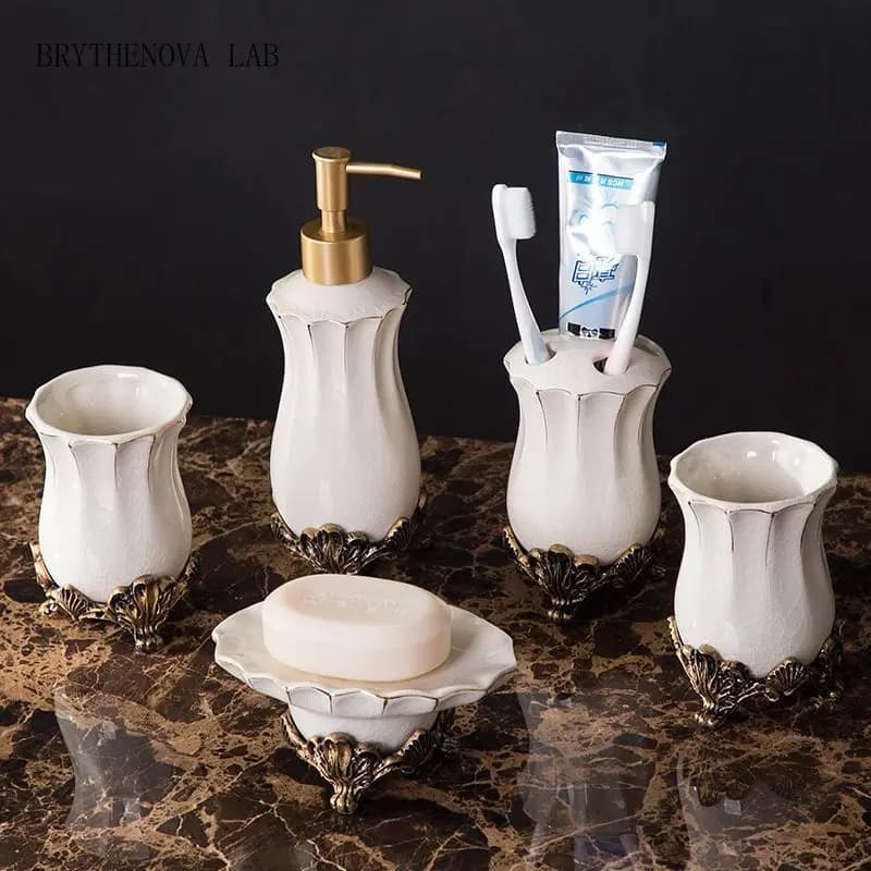 European-style White Porcelain Lotion Bottle Rinsing Cup Holder Toothbrush Bathroom Accessories Vintage Palace Soap Dispenser