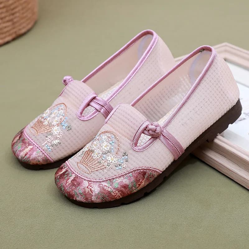 Scarpe da donna in tessuto ricamato traspirante Scarpe estive tradizionali traforate Comode slip-on casual per la passeggiata quotidiana