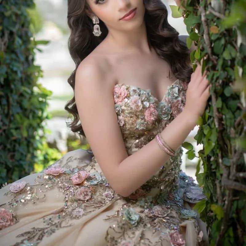 Abiti Quinceanera color champagne lucido personalizzati con spalle scoperte Tull con paillettes applique fiore 3D Vestido De 15 Quinceanera