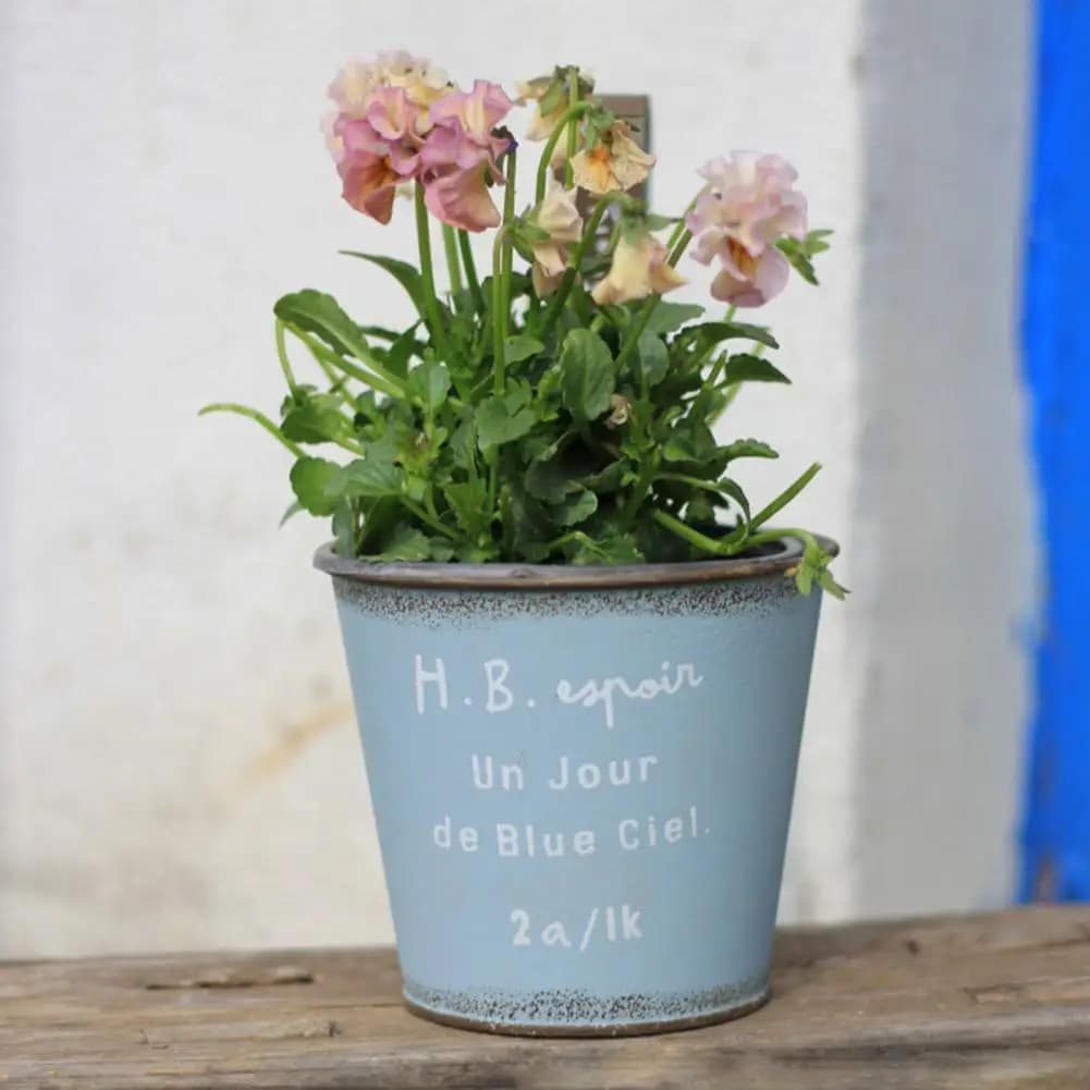 Hanging Metal Planter Hanging Metal Flowerpot Decorative Planter Outdoor Garden Plant Pot for Balcony Fence Terrace Stylish Home