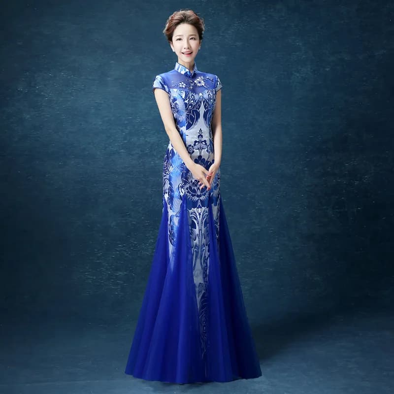 Cheongsam blu e bianco da donna 2025 Nuovo abito da sera lungo e sottile Performance Qipao Migliora l'abito da donna