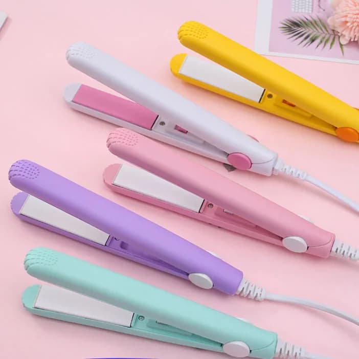 Piastra per Capelli Professionale in Titanio Anti-Scottatura, Doppio Voltaggio, per Tutti gli Stili, con Piastre in Tormalina e Ioni Negativi