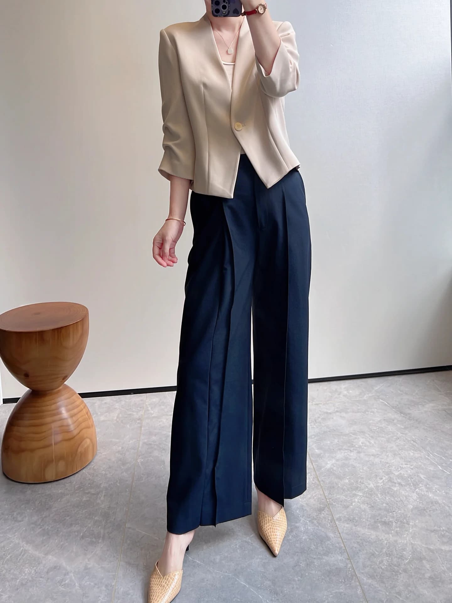 Elegante Giacca Corta da Donna in Triacetato con Scollo a V, Plissettata, a Maniche Tre Quarti, Versatile per il Lavoro, Nuova Moda Femminile