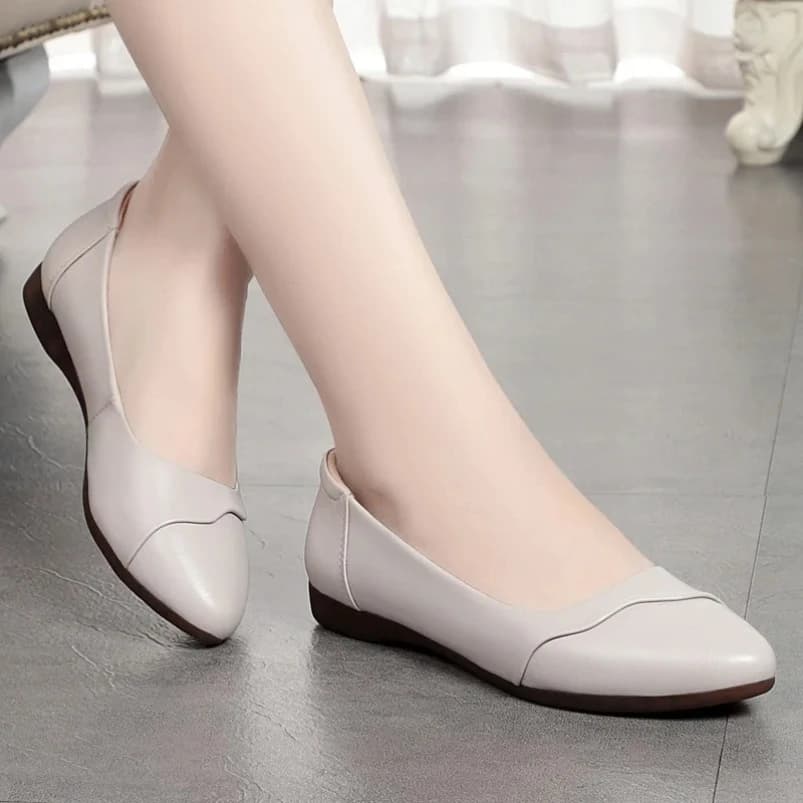 2025 Mocassini da donna primavera scarpe casual da madre in vera pelle comode scarpe basse da donna antiscivolo di grandi dimensioni