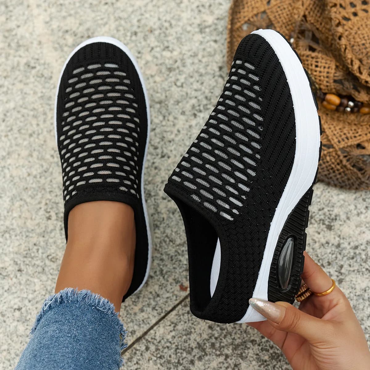 Scarpe da ginnastica slip on in rete nera da donna con plateau Scarpe casual traspiranti Mocassini alla moda da passeggio quotidiano Scarpe comode slip on