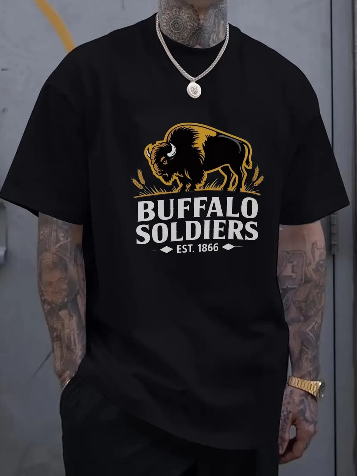 T-shirt grafica nera da uomo - Stile casual, abbigliamento urbano