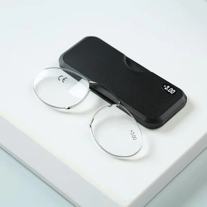 Fashion Nose Clip On Reading Glasses Mini Portable Eyeglasses Men Women Presbyopic Eyewear Magnifying +1.0 - +3.5 1pcs