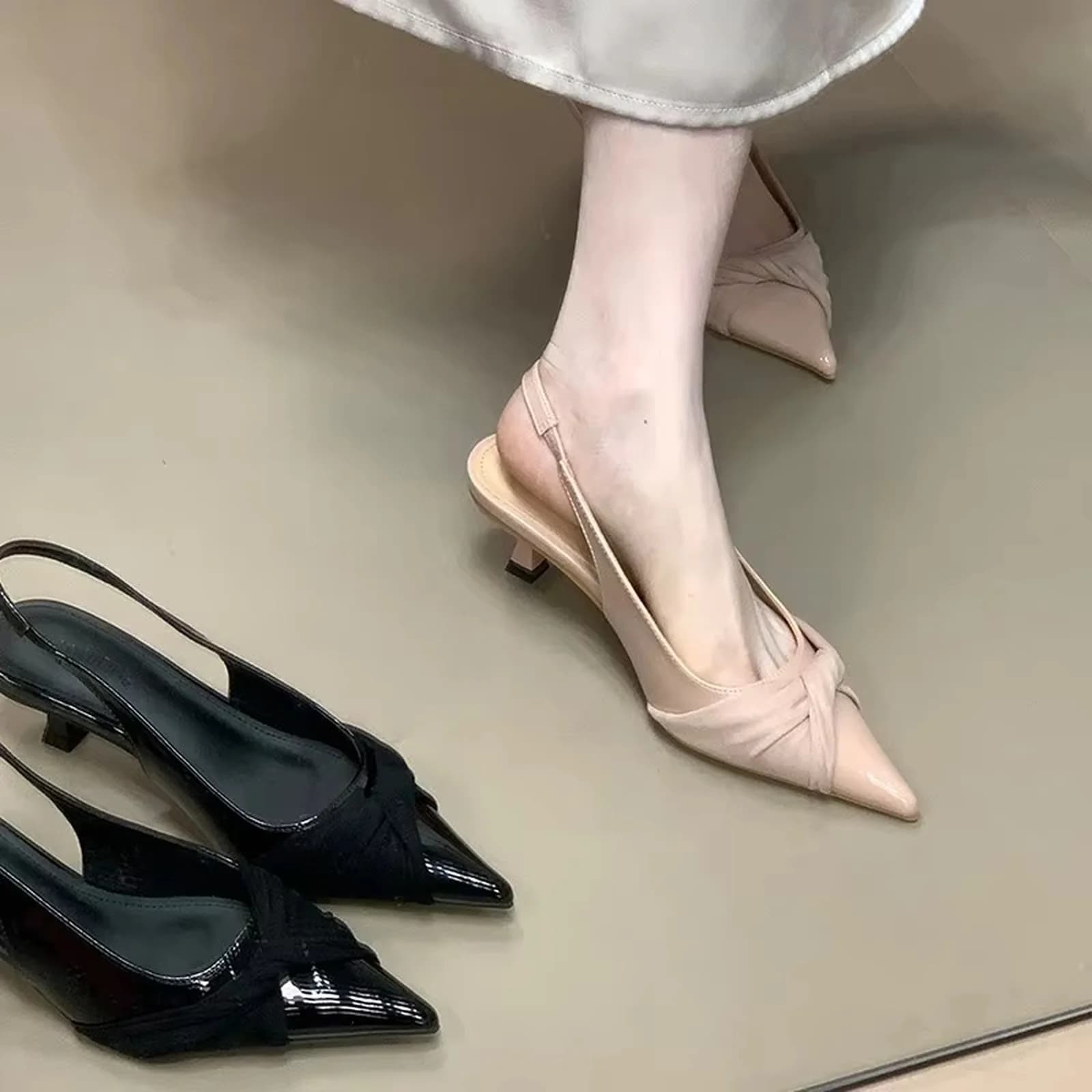 Women's Summer Sandals French Style, Elegant with Tacco Sottile, Abbinabili a Vesti e Gonne, Casual Sandals with Spillo heel and Neck Discovered