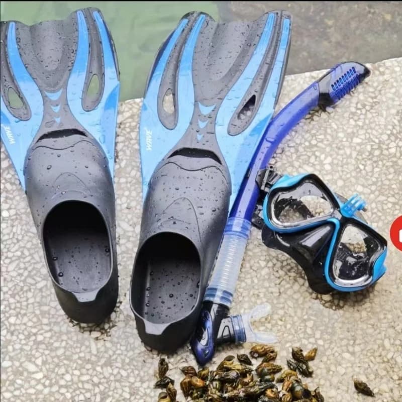 Three Piece Diving Fin Set with Adjustable Goggles Snorkeling Respirator Diving Fins for Swimming And Water Sports