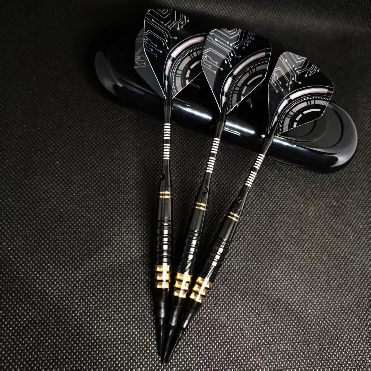 Set di freccette con punta in acciaio stile elettronico da 3 pezzi con custodia Voli per freccette professionali per giochi al coperto Aste per freccette in metallo durevoli