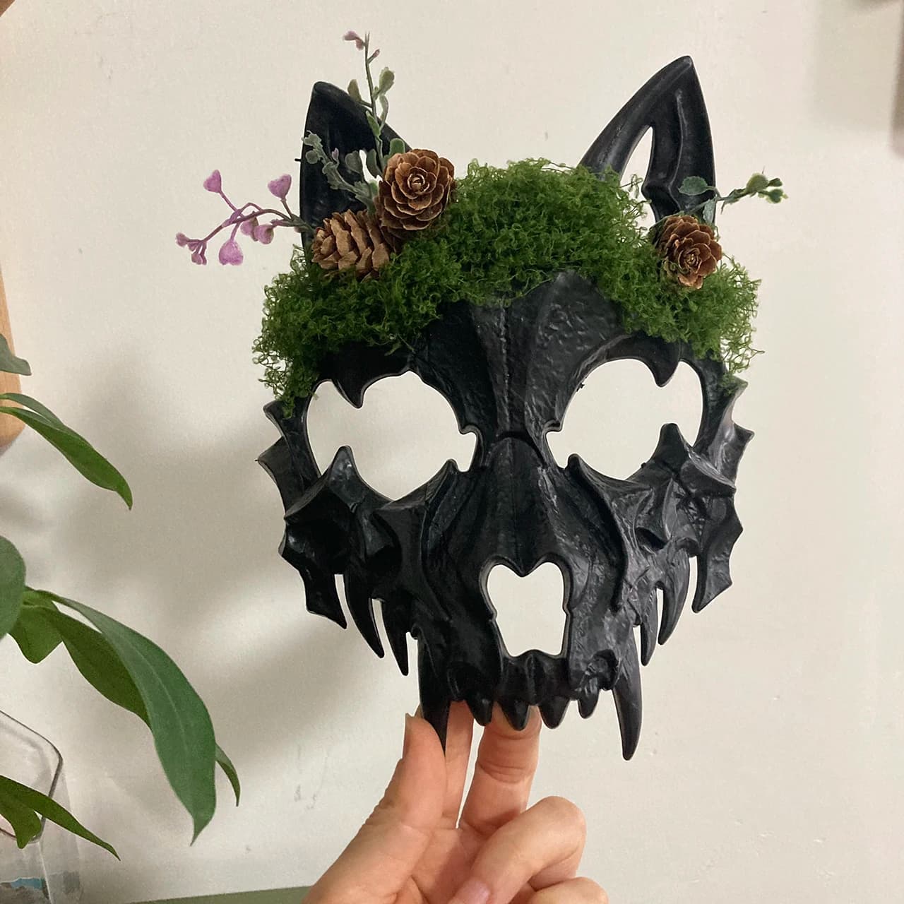mezza maschera foresta maschera teschio lupo con muschio e pigne teschio bestia nero a pieno facciale maschera di Halloween druida strega prop