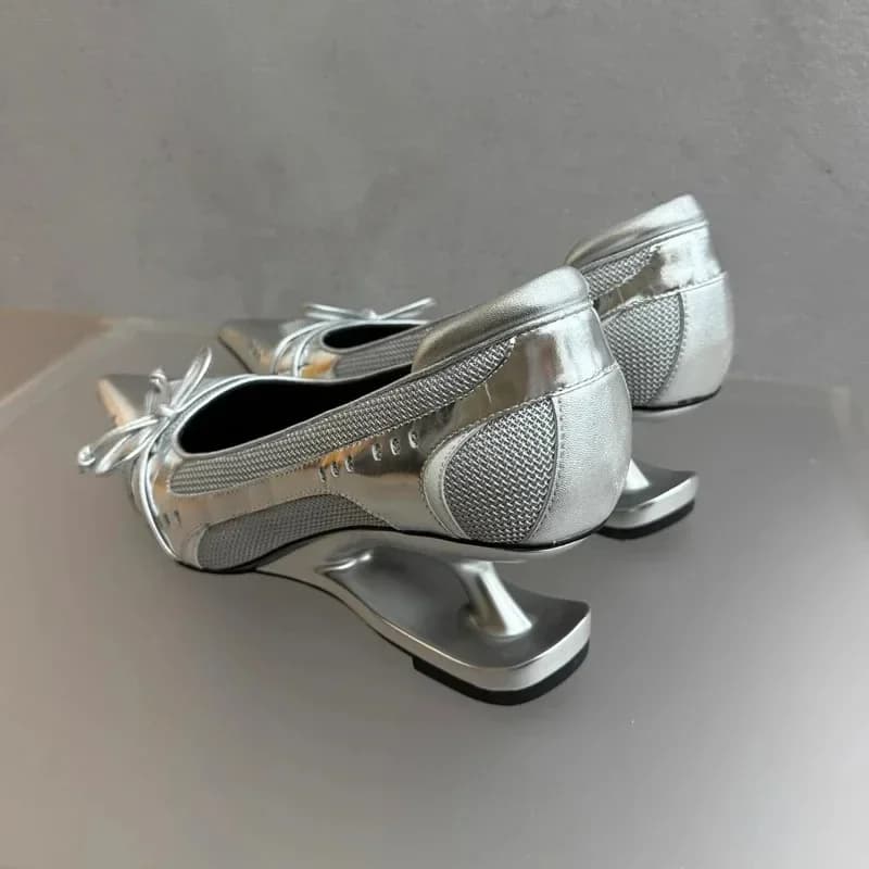 Tacchi alti a punta argento 2025 Primavera e autunno Nuovo stile Elegante fiocco Bocca superficiale Abito scarpa singola galleggiante