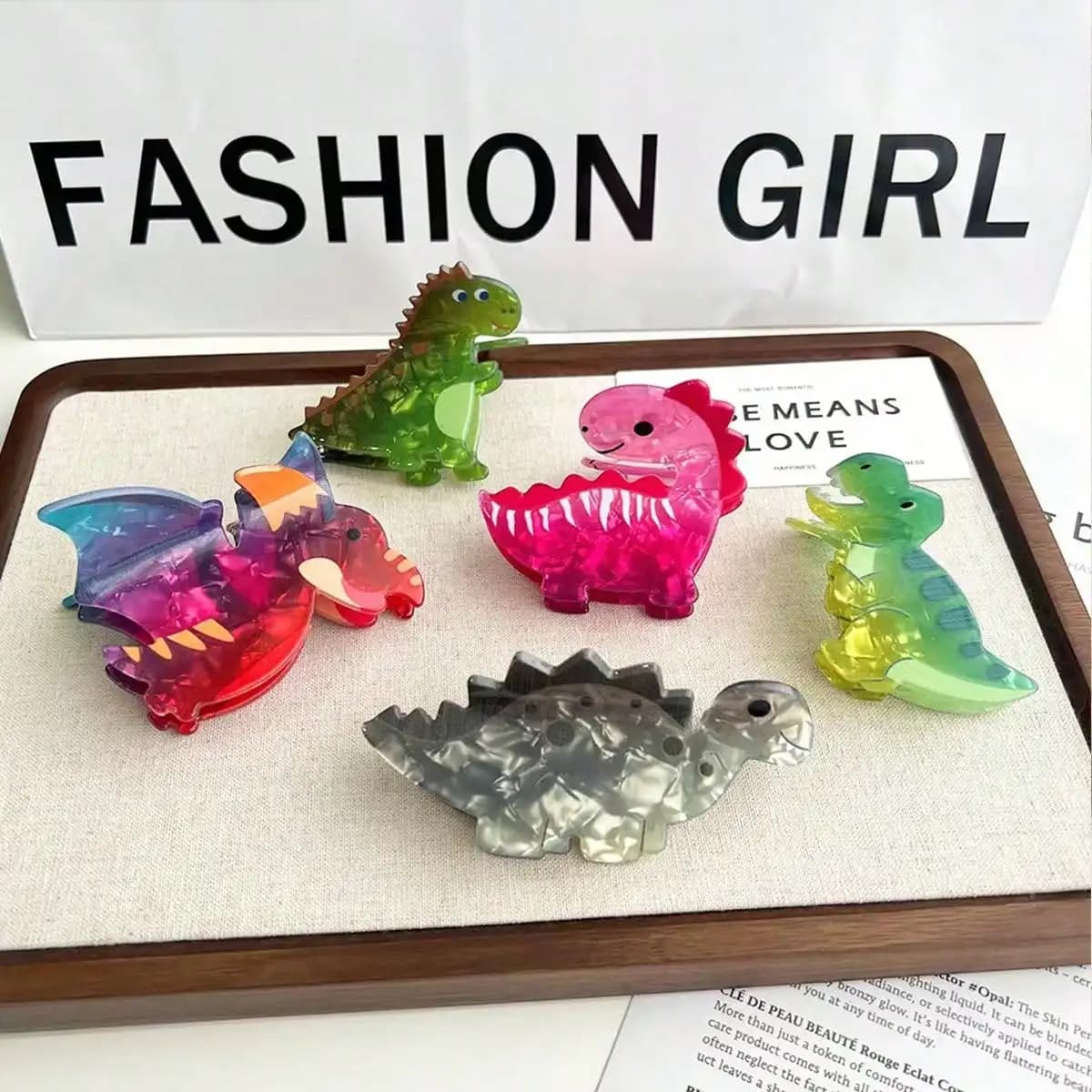 1 woman hair clip with colored shaded dinosaur clip, cute cartoon, small dinosaur