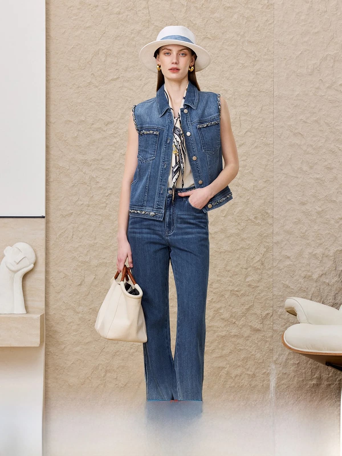 Completo in denim a vita alta con jeans a zampa e cintura intrecciata fatta a mano, top senza maniche e pantaloni lunghi - Collezione Primavera Moda Donna