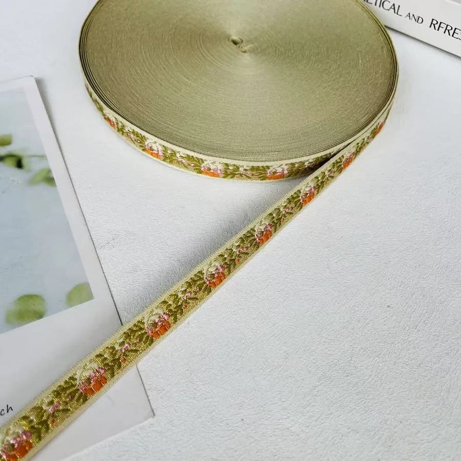 9 M/lotto di larghezza Circa 1,5 CM Tessuto Jacquard Nastro Fiori Oro Per Accessorio di Abbigliamento ZH-5858